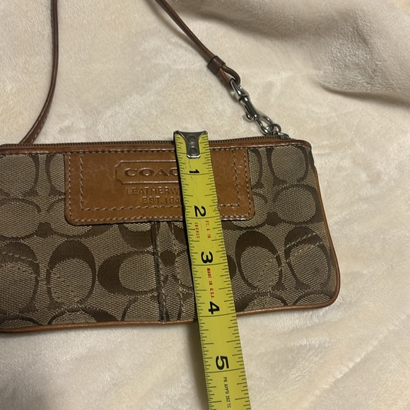 Coach wristlet - Picture 3 of 5